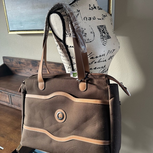 Delsey Paris NWT Chatelet 2.0 Shoulder Bag $170 MSRP - Picture 5 of 12